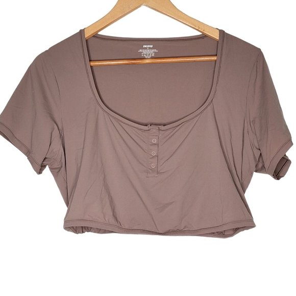 SKIMS Tops - Skims Plus 3X Brown Henley Women's‎ Cropped Top Short Sleeve